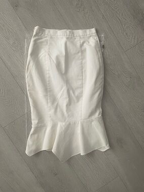 Marciano White Ruffle-Hem Pencil Skirt